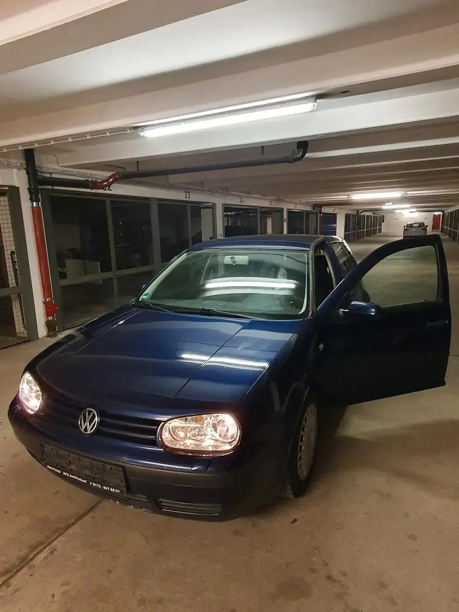 Second-hand VW Golf IV 101 CP (74 kW) 2001 Berlinǎ
