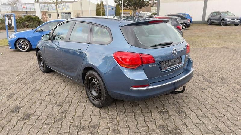 Second-hand Opel Astra Edition 110 CP (80 kW) 2015 Albastru Break