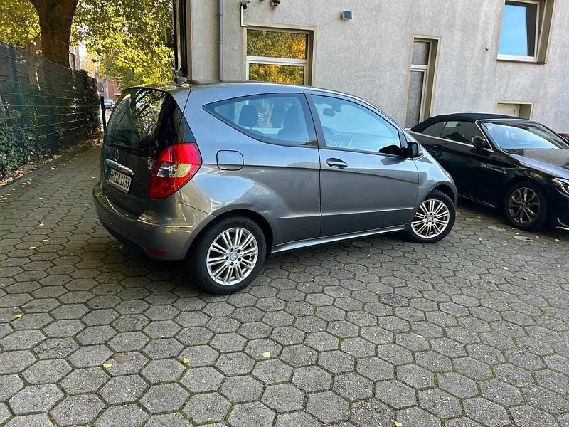 Gebraucht Mercedes A180 Avantgarde 115 PS (84 kW) 2010 Grau Coupé