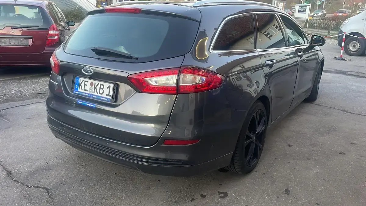 Gebraucht Ford Mondeo Titanium 150 PS (110 kW) 2016 Grau Kombi