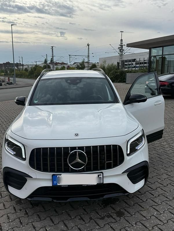 Weiß Gebraucht 2022 Mercedes GLB35 AMG SUV | 42.250 € (Guter Preis) - Bild 1/4