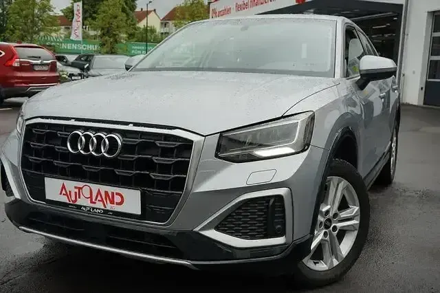 Gebraucht Audi Q2 Comfort 150 PS (110 kW) 2020 Silber SUV