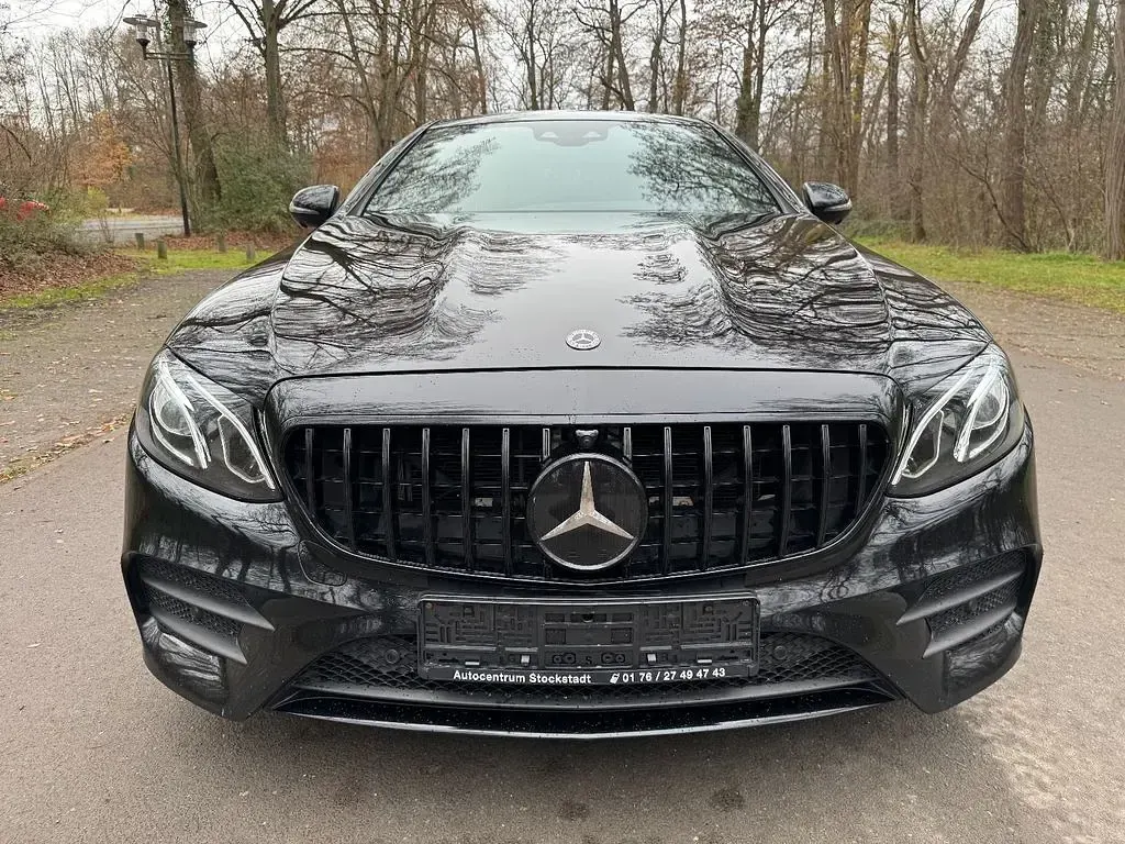 Gebraucht Mercedes E220 AMG line 194 PS (142 kW) 2018 Schwarz Coupé