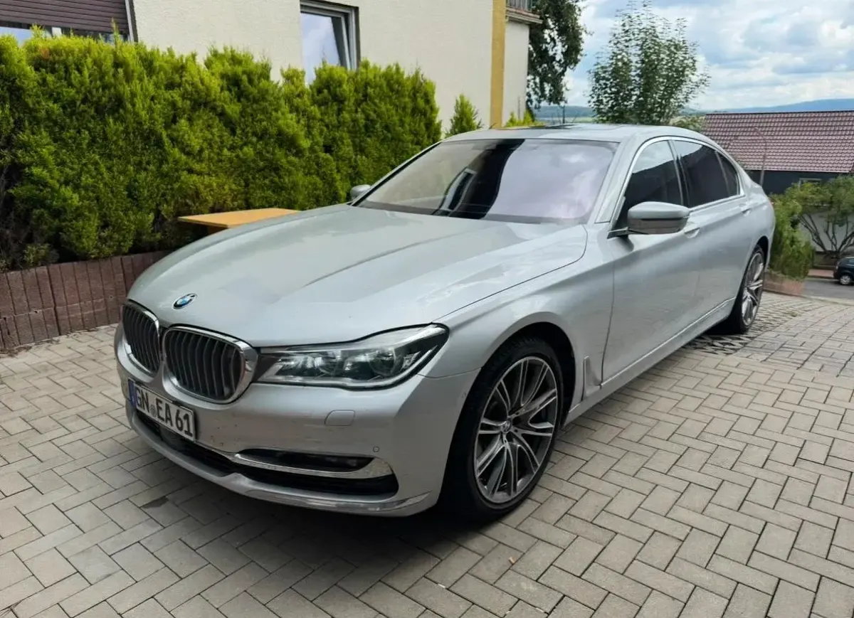 Gebraucht BMW 750L 449 PS (330 kW) 2016 Limousine
