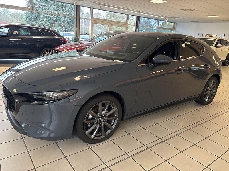 Polymetal gray Gebraucht 2023 Mazda 3 Exclusive-Line Limousine | 24.971 € (Fairer Preis) - Bild 1/4