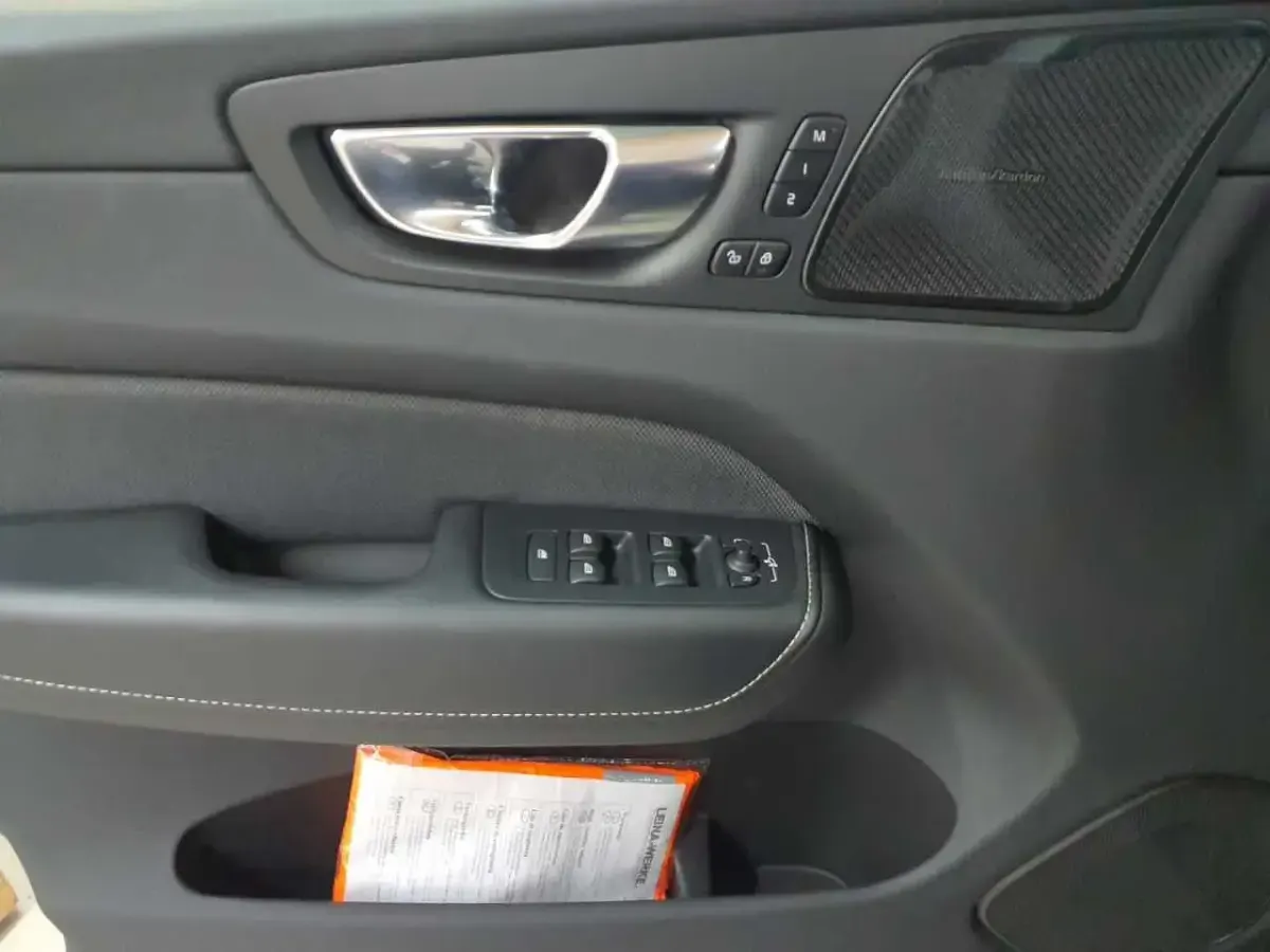 Gebraucht Volvo XC60 R-Design 197 PS (144 kW) 2022 Denim blue metallic SUV