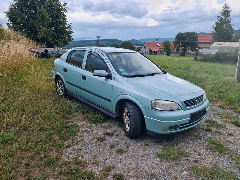 Grün Gebraucht 2002 Opel Astra Limousine | 450 € (Superpreis) - Bild 1/4