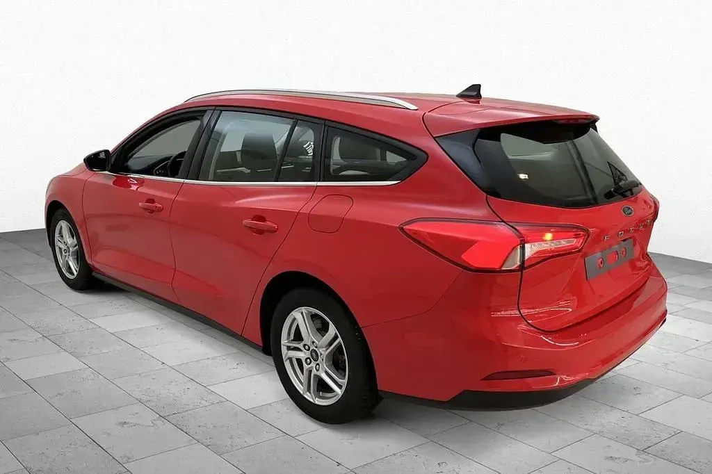 Gebraucht Ford Focus 125 PS (91 kW) 2022 Rot Limousine