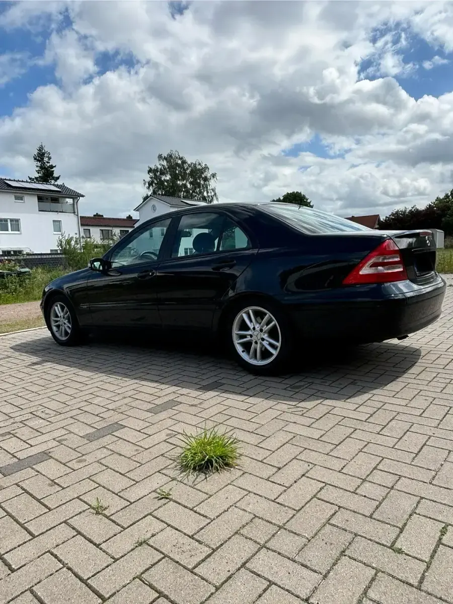 Gebraucht Mercedes C180 142 PS (104 kW) 2004 Schwarz Limousine