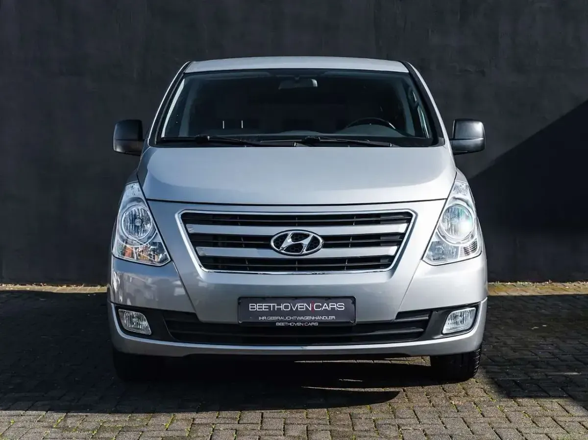 Gebraucht Hyundai H-1 Trend 170 PS (125 kW) 2017 Grau Van / Kleinbus