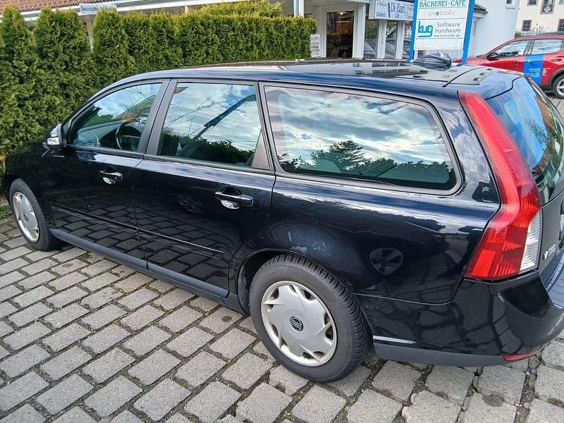 Usado Volvo V50 109 CV (80 kW) 2010 Negro Familiar