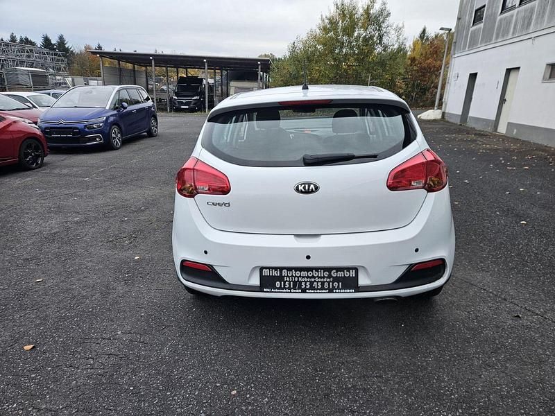 Gebraucht Kia Ceed Attract 99 PS (72 kW) 2014 Weiß Kleinwagen