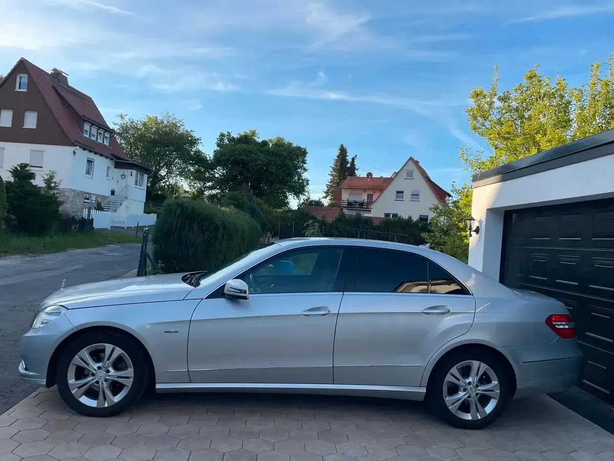 Gebraucht Mercedes E220 170 PS (125 kW) 2009 Grau Limousine