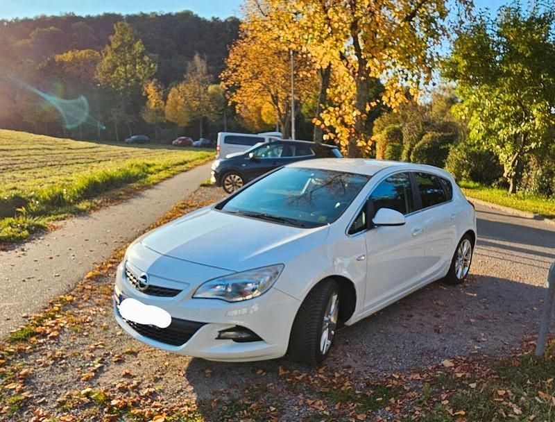 Weiß Gebraucht 2012 Opel Astra Limousine | 3.900 € (Superpreis) - Bild 1/4
