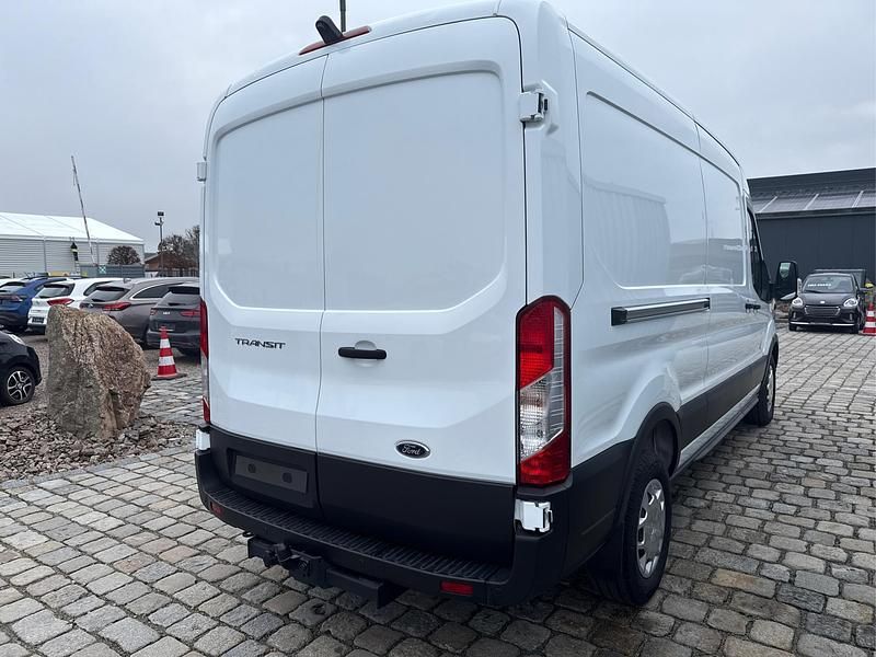Gebraucht Ford Transit Trend 131 PS (96 kW) 2023 Frost weiß Van