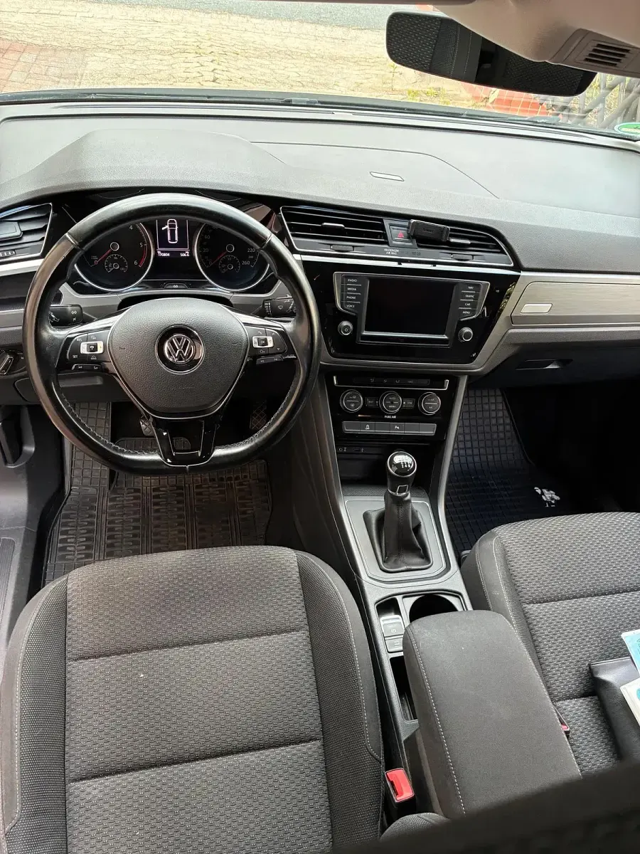 Gebraucht VW Touran 110 PS (80 kW) 2016 Schwarz Van / Kleinbus