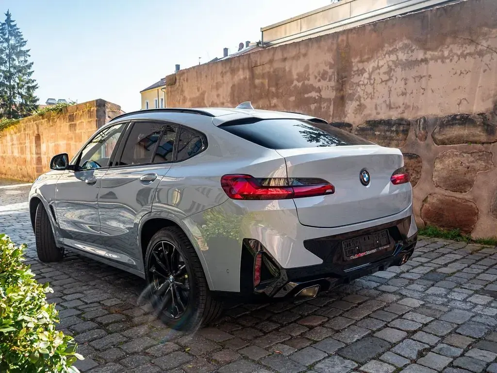 Gebraucht BMW X4 M Sport 190 PS (139 kW) 2025 Grau SUV