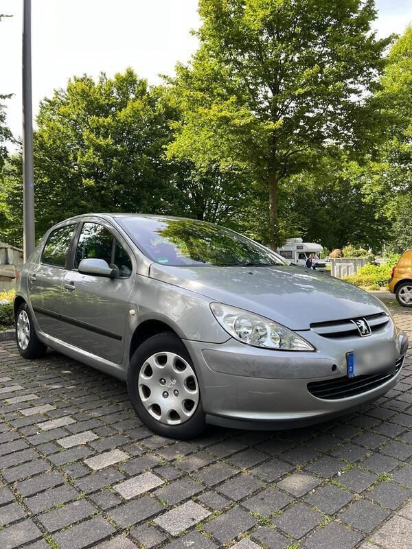 Silber Gebraucht 2004 Peugeot 307 Limousine | 1.400 € (Fairer Preis) - Bild 1/4
