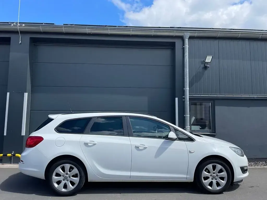 Gebraucht Opel Astra Style 110 PS (80 kW) 2014 Weiß Kombi
