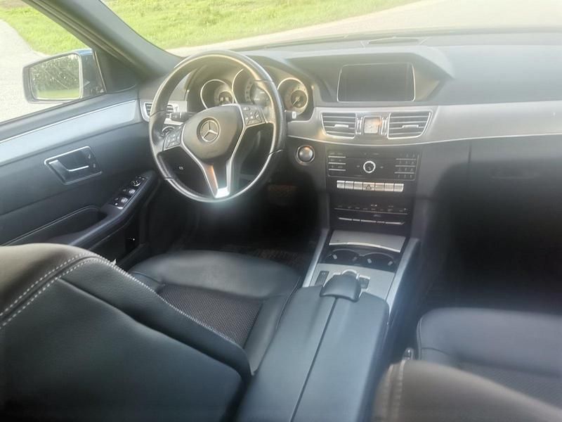 Blau Gebraucht 2016 Mercedes E200 Kombi | 17.750 € (Fairer Preis) - Bild 1/4