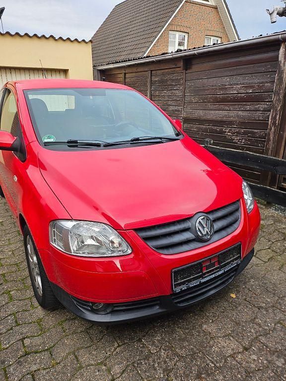 Rot Gebraucht 2011 VW Fox Style Kleinwagen | 1.350 € (Guter Preis) - Bild 1/4