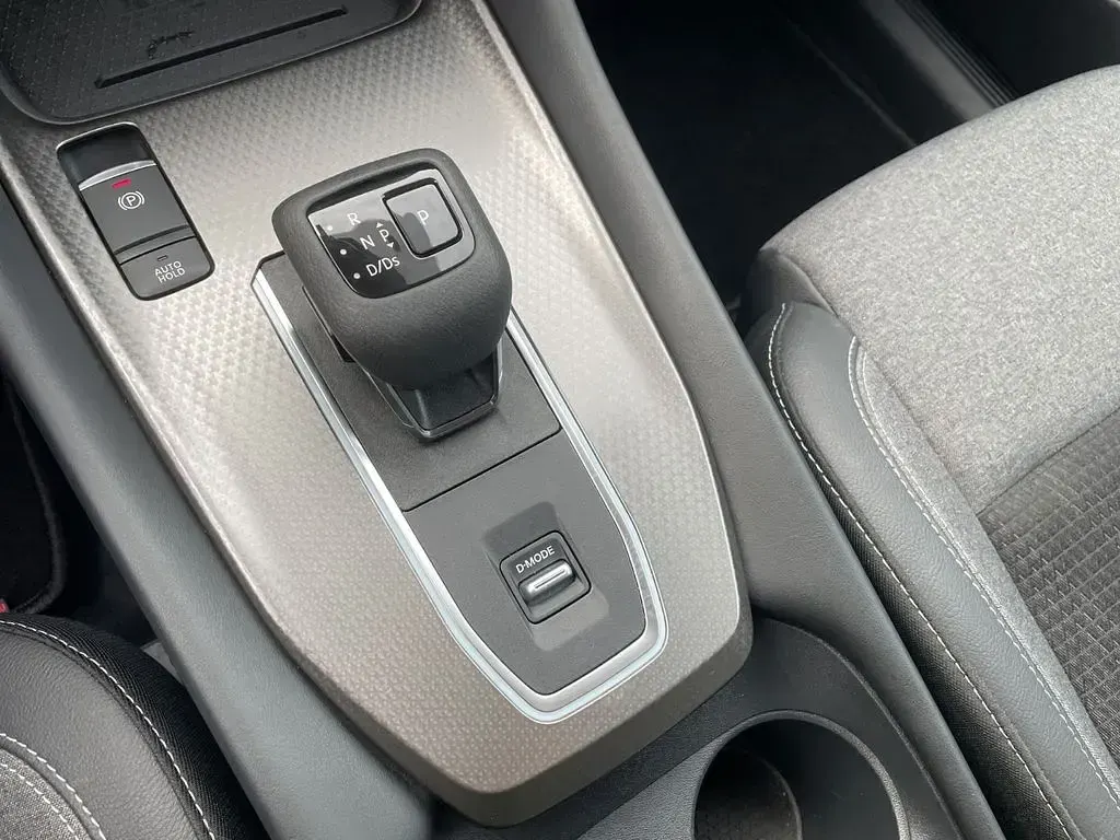 Gebraucht Nissan Qashqai N-Connecta 158 PS (116 kW) 2025 Grau SUV