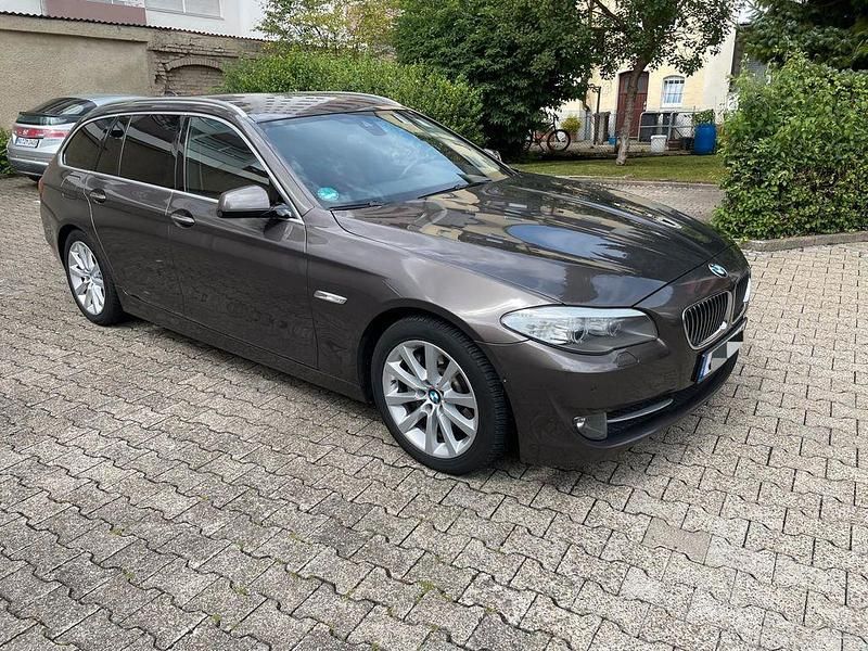 Braun Gebraucht 2013 BMW 530 Luxury Line Kombi | 9.500 € (Fairer Preis) - Bild 1/4