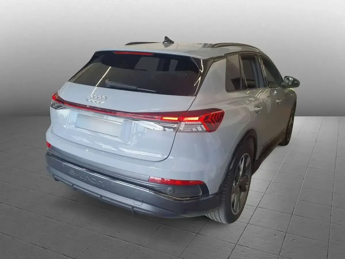 Gebraucht Audi Q4 e-tron Comfort 125 kW (170 PS) 2023 Kieselgrau SUV