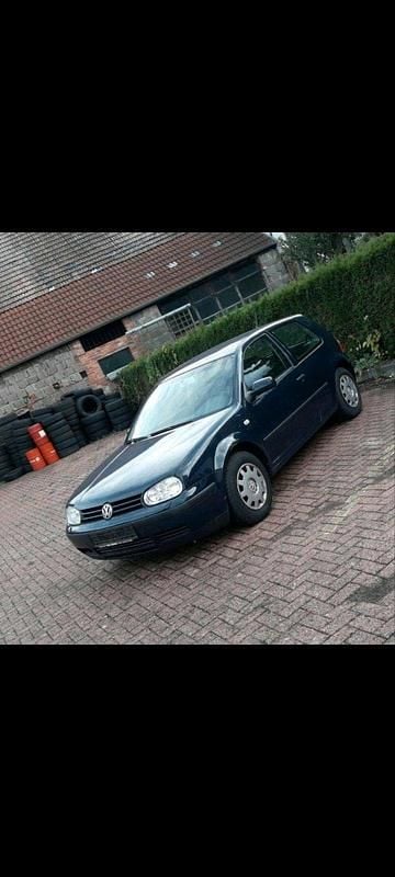 Blau Gebraucht 2002 VW Golf IV Kleinwagen | 700 € (Superpreis) - Bild 1/4
