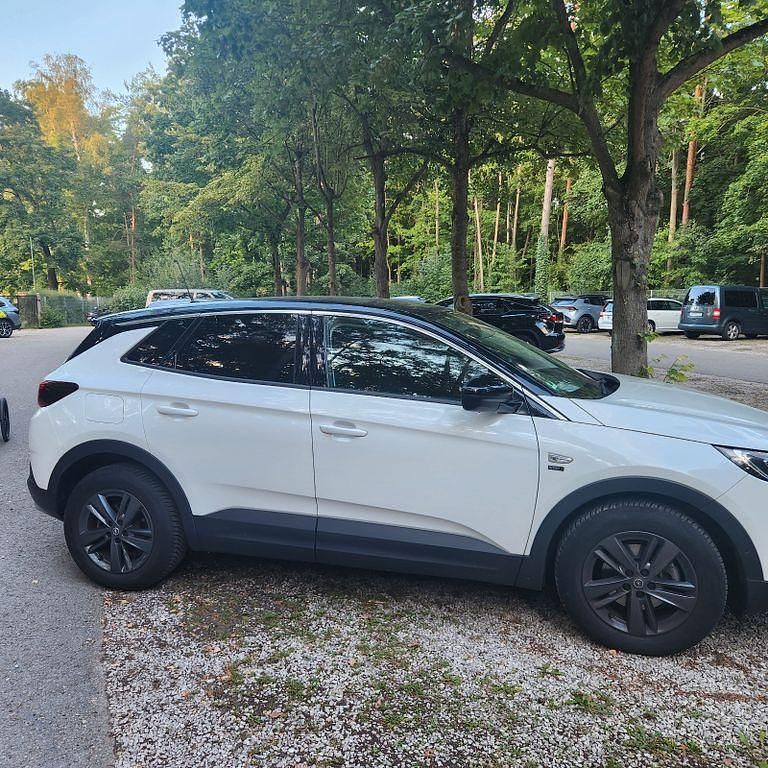 Weiß Gebraucht 2021 Opel Grandland X Design Edition SUV | 22.800 € (Teuer) - Bild 1/4