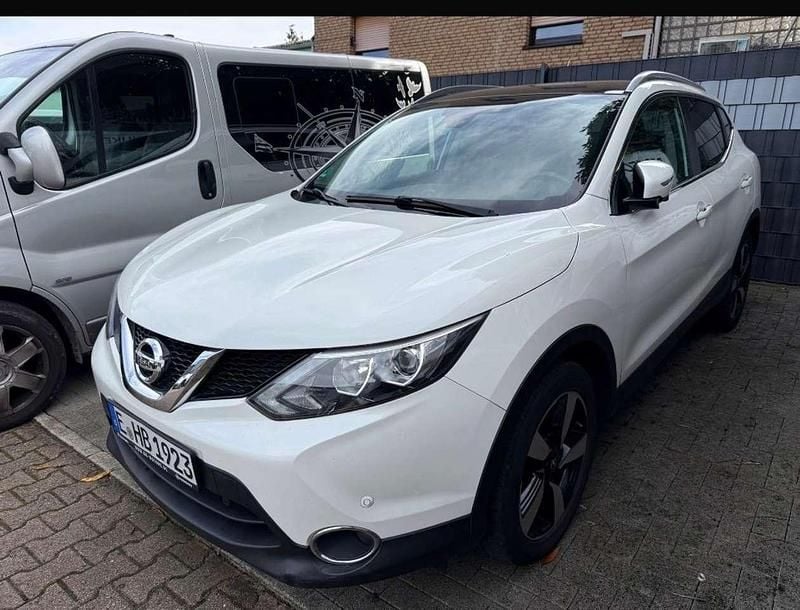 Brilliant white (m) Gebraucht 2016 Nissan Qashqai N-Connecta SUV | 6.950 € (Superpreis) - Bild 1/4