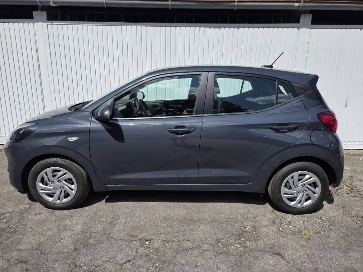 Gebraucht Hyundai i10 Select 63 PS (46 kW) 2024 Aurora grey / met Kleinwagen