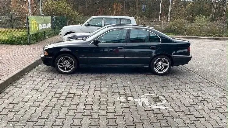 Gebraucht BMW 520 136 PS (100 kW) 2000 Schwarz Limousine