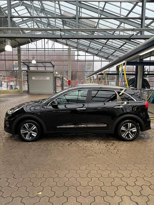 Gebraucht Kia Niro Spirit 141 PS (103 kW) 2022 Schwarz SUV