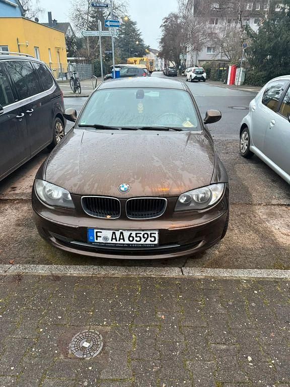 Braun Gebraucht 2010 BMW 118 Kleinwagen | 4.000 € (Guter Preis) - Bild 1/4