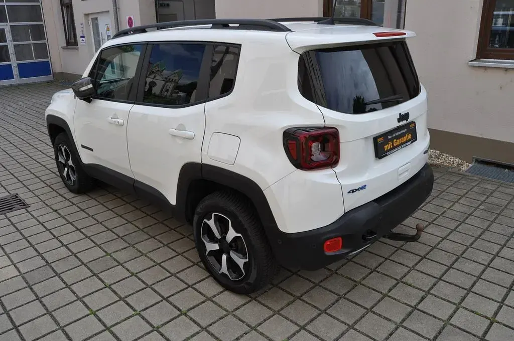 Gebraucht Jeep Renegade Trailhawk 241 PS (177 kW) 2022 Weiß SUV