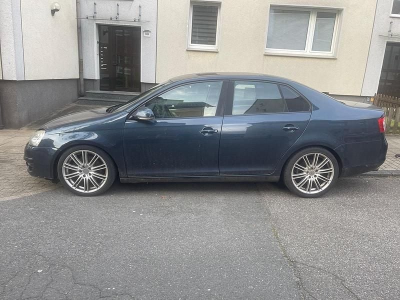 Gebraucht VW Jetta 170 PS (125 kW) 2007 Blau Limousine