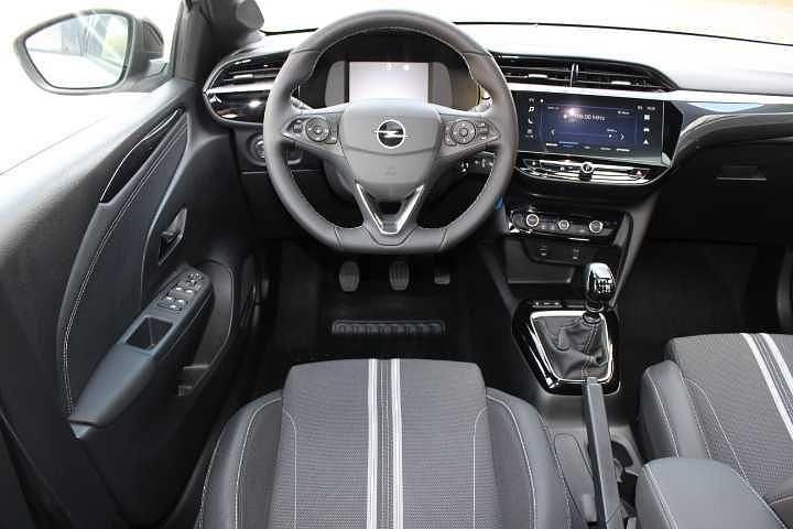 Gebraucht Opel Corsa Elegance 101 PS (74 kW) 2024 Kristallsilbermetallic (metallic) Limousine