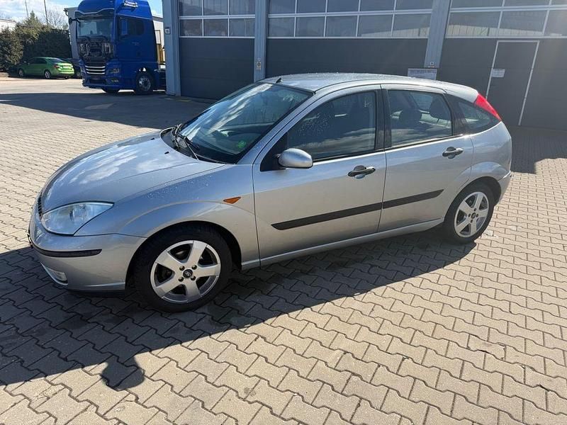 Gebraucht Ford Focus Ambiente 116 PS (85 kW) 2005 Silber Limousine