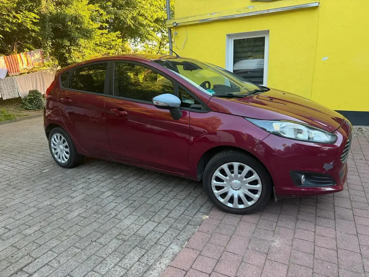 Gebraucht Ford Fiesta 65 PS (47 kW) 2013 Andere farben Limousine