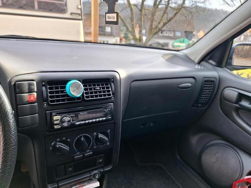 Gebraucht VW Polo 60 PS (44 kW) 1998 Blau Kleinwagen