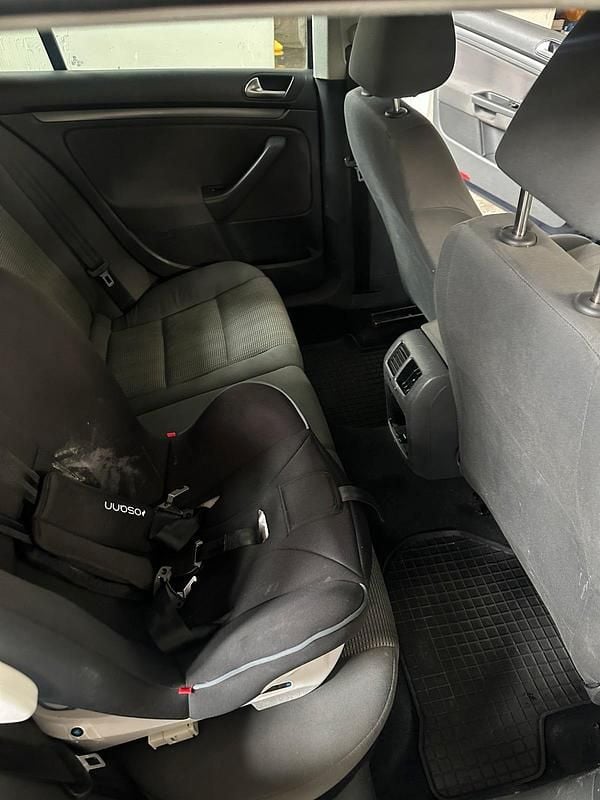 Second-hand VW Golf V 105 CP (77 kW) 2007 Albastru Break