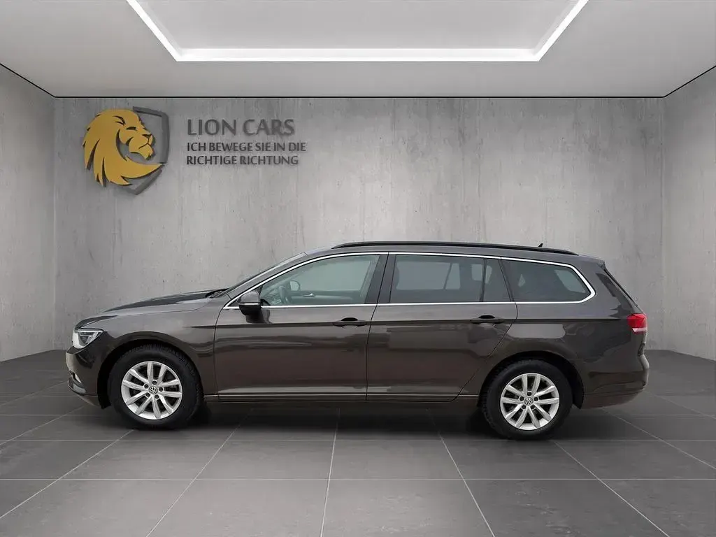 Gebraucht VW Passat Comfortline 150 PS (110 kW) 2018 Braun Limousine