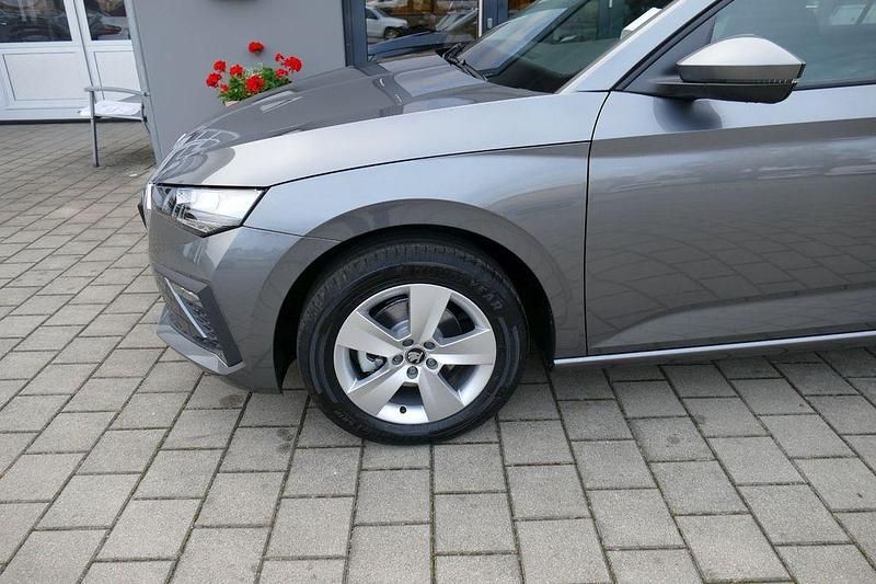 Neu Skoda Scala Selection 116 PS (85 kW) 2025 Grau Kleinwagen