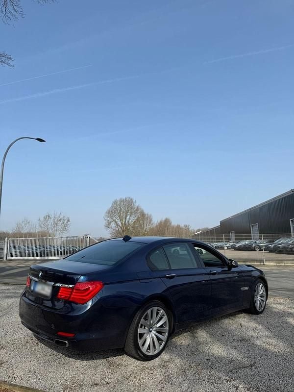 Gebraucht BMW 740 306 PS (225 kW) 2010 Blau Limousine