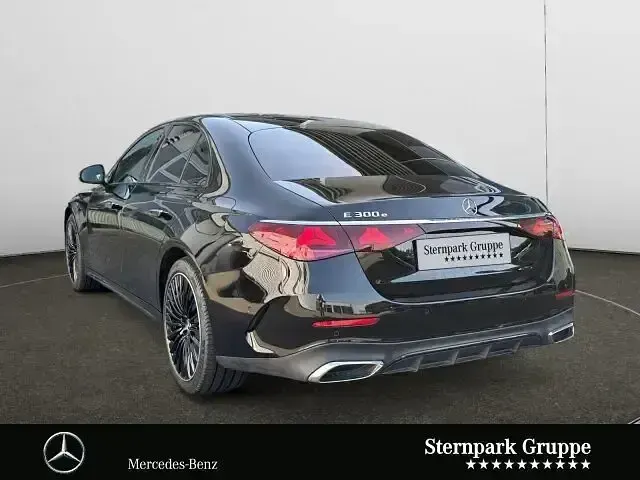 Gebraucht Mercedes E300 AMG 333 PS (244 kW) 2025 Lack obsidianschwarz Limousine