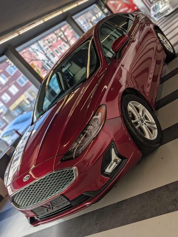 Gebraucht Ford Fusion 178 PS (130 kW) 2018 Rot Limousine