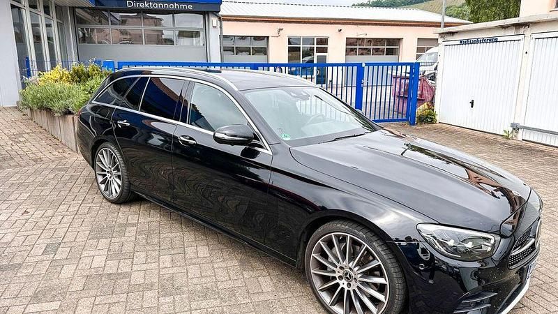 Gebraucht Mercedes E300 AMG 265 PS (194 kW) 2022 Schwarz Limousine