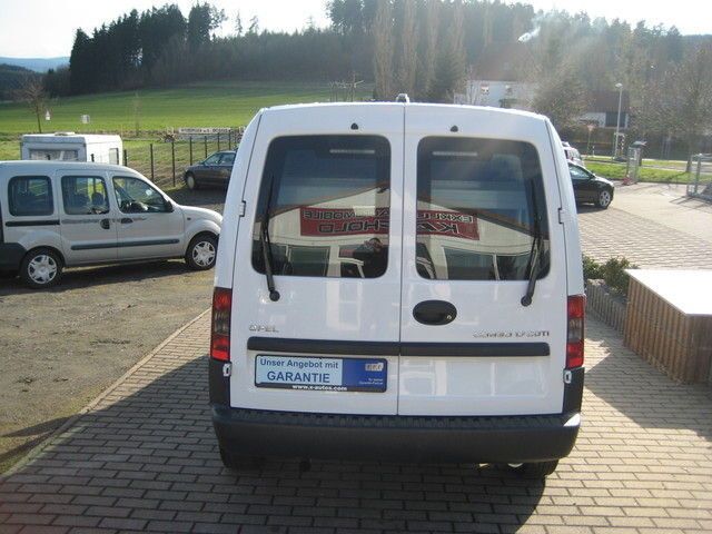 Gebraucht Opel Combo 101 PS (74 kW) 2007 Weiß Van / Kleinbus