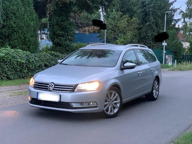 Silber Gebraucht 2013 VW Passat Comfortline Kombi | 5.900 € (Superpreis) - Bild 1/4